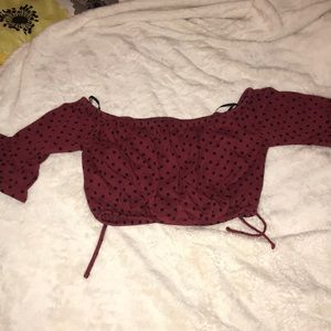 A cute reddish crop top w black dots